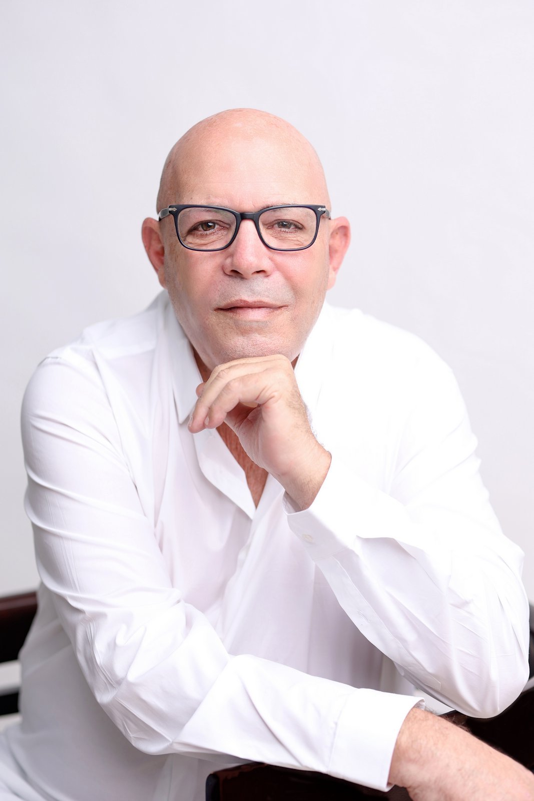 צילום תדמית של מנהל בכיר בסטודיו
